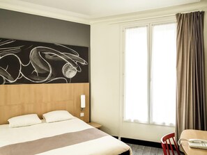 In-room safe, desk, soundproofing, free WiFi