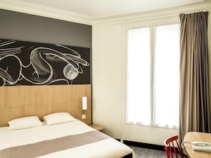In-room safe, desk, soundproofing, free WiFi