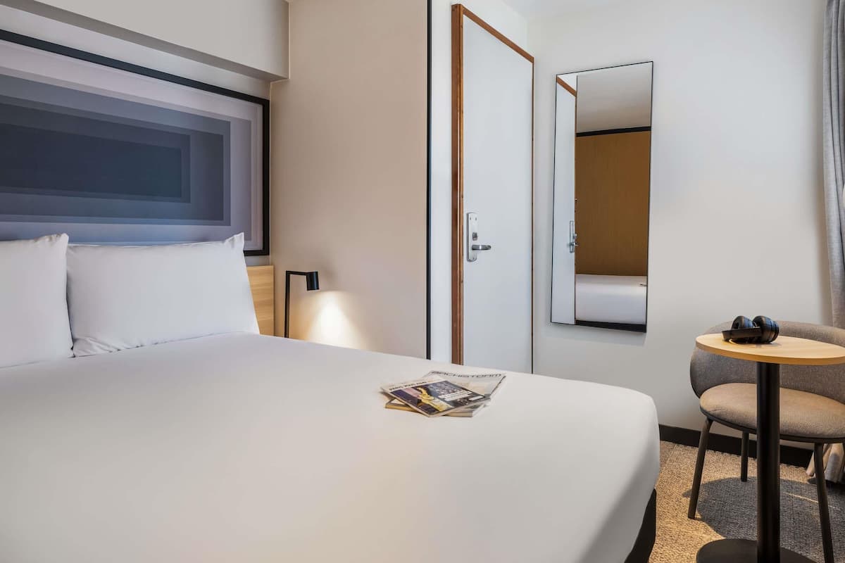 In-room safe, desk, soundproofing, free WiFi