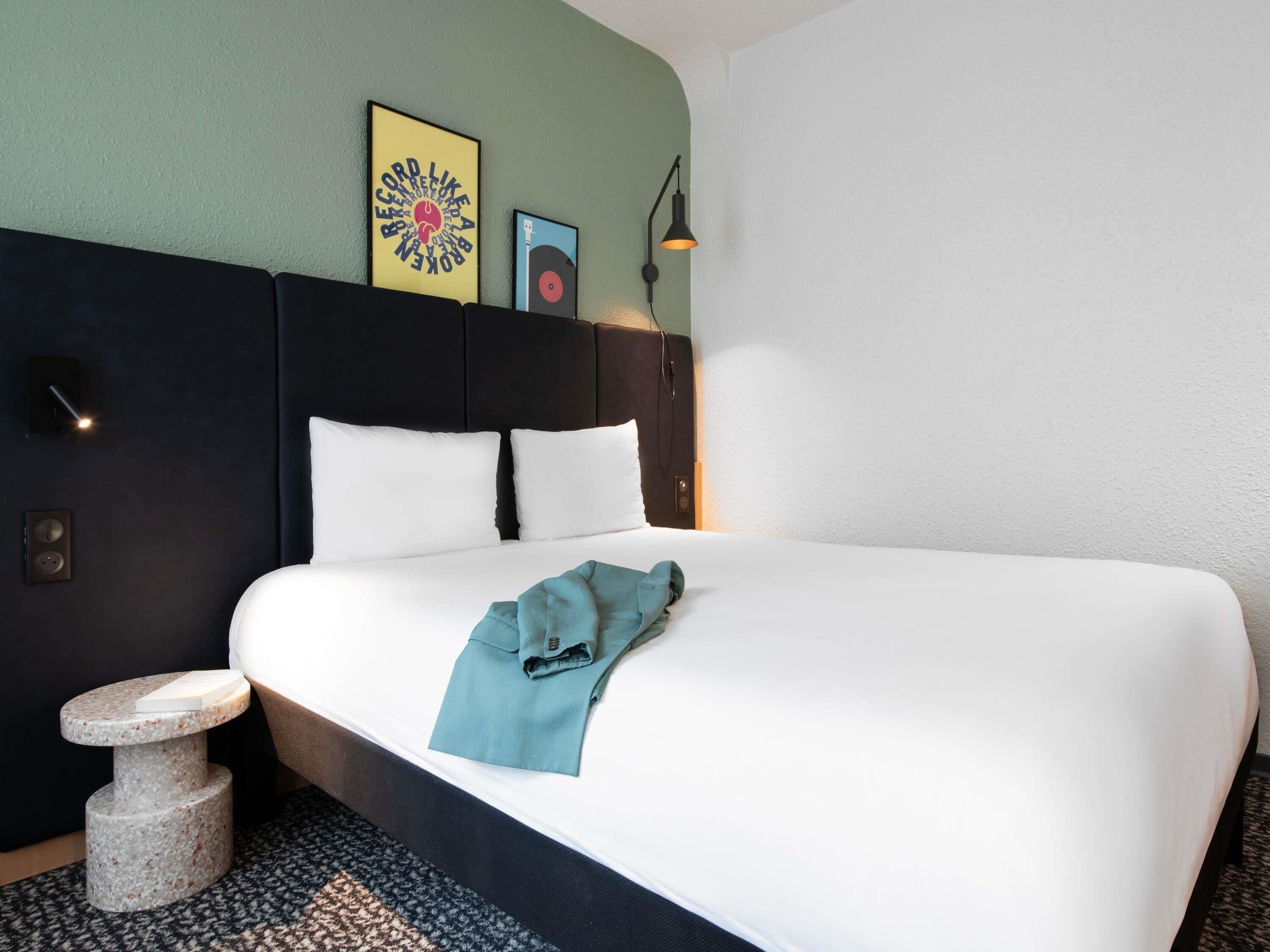 Standard Room, 1 Double Bed | In-room safe, desk, soundproofing, free WiFi