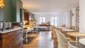Morgenmadsbuffet hver dag (22 EUR pr. person)