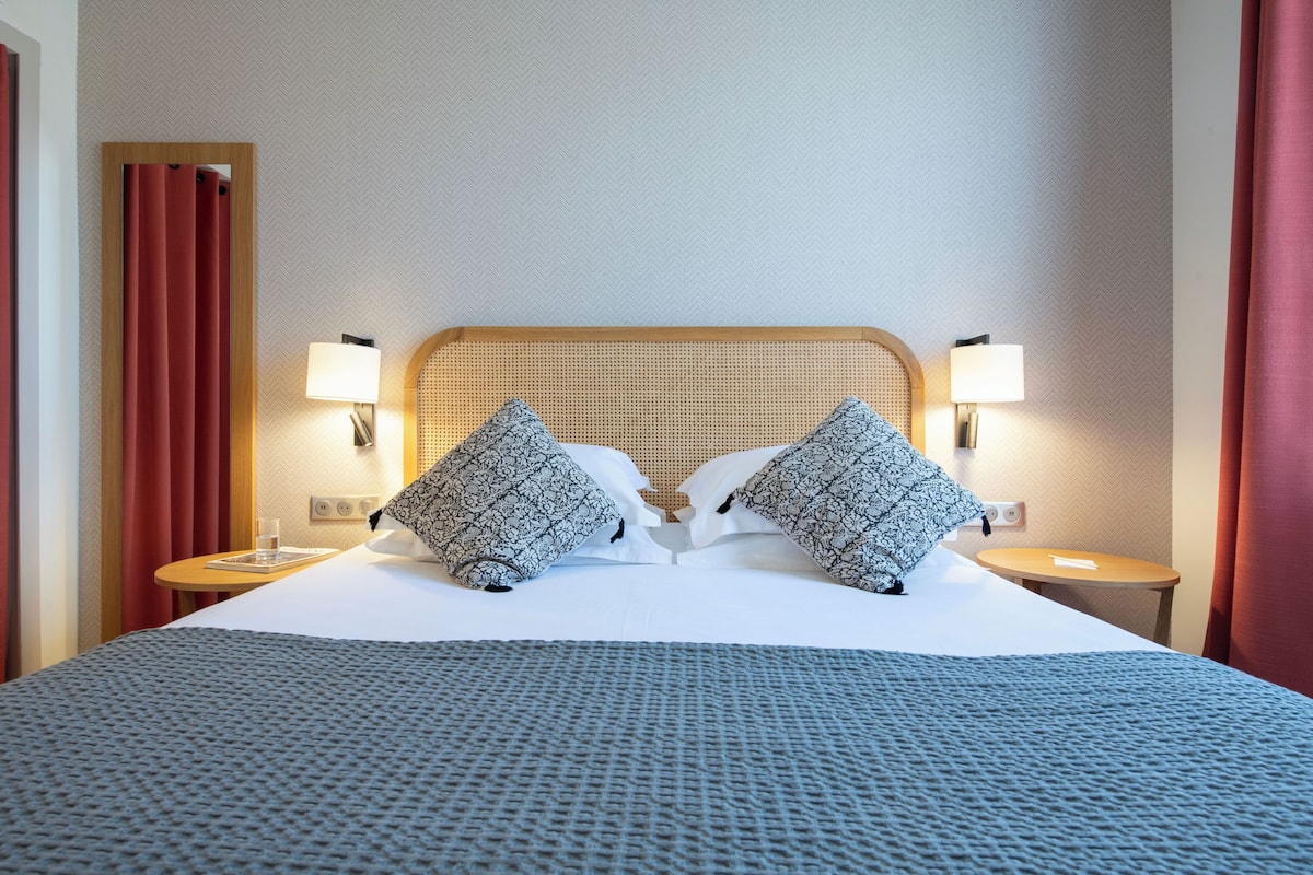 Classic Room | Egyptian cotton sheets, premium bedding, Tempur-Pedic beds, in-room safe