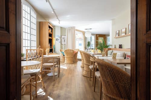 Petit déjeuner buffet servi tous les jours en supplément
