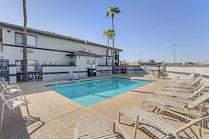 Outdoor pool, pool loungers