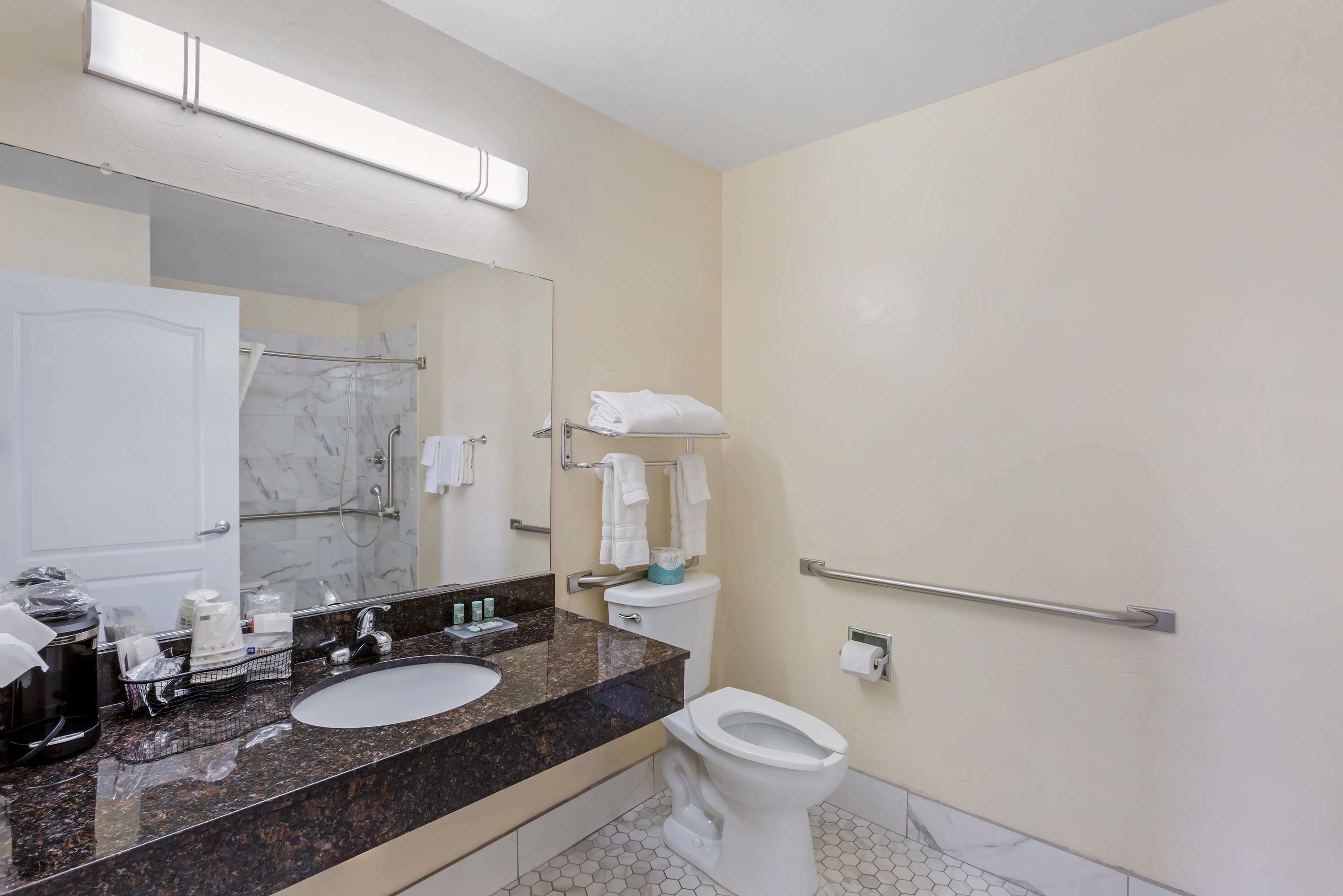 combined shower/bathtub, free toiletries, hair dryer, towels