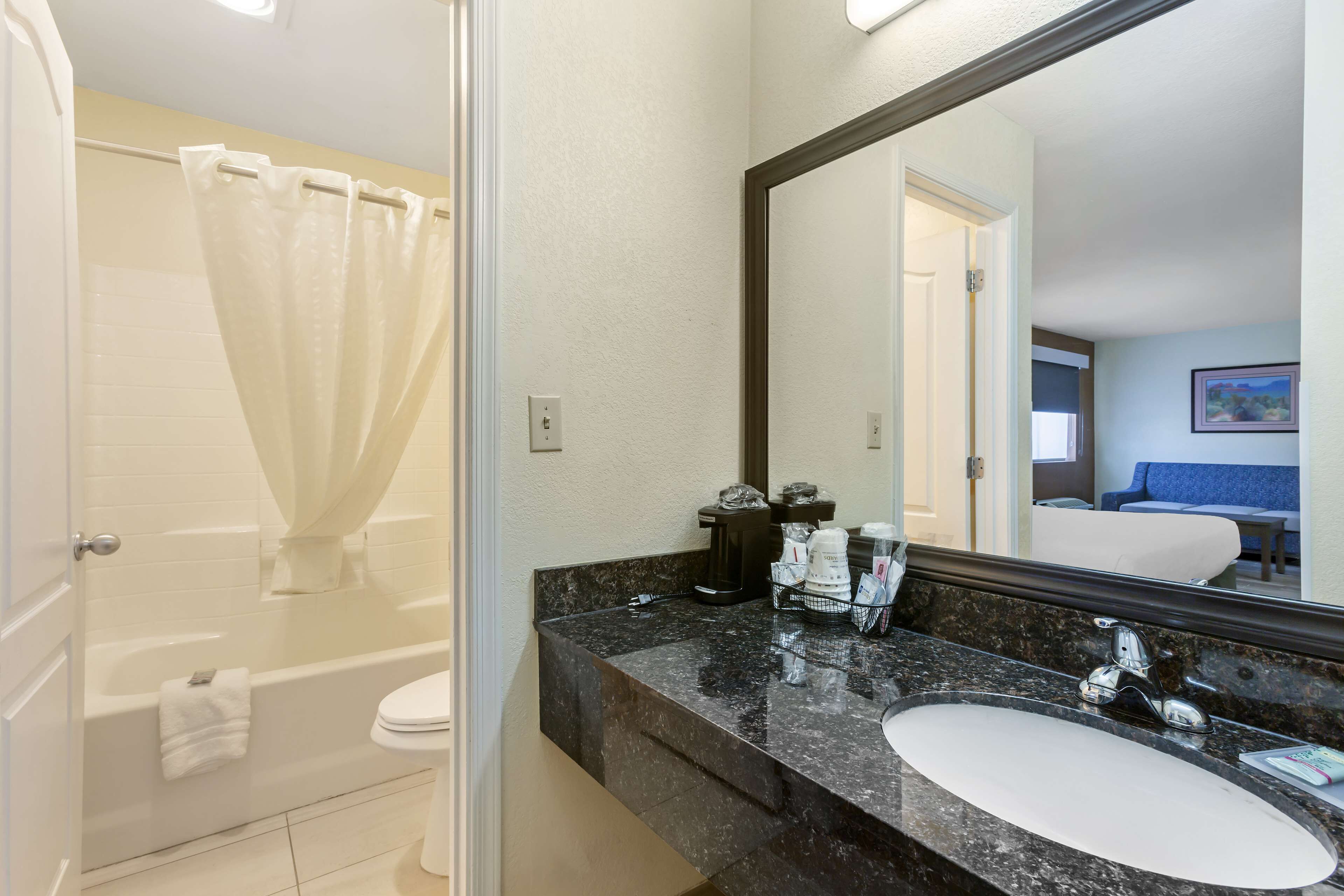 combined shower/bathtub, free toiletries, hair dryer, towels