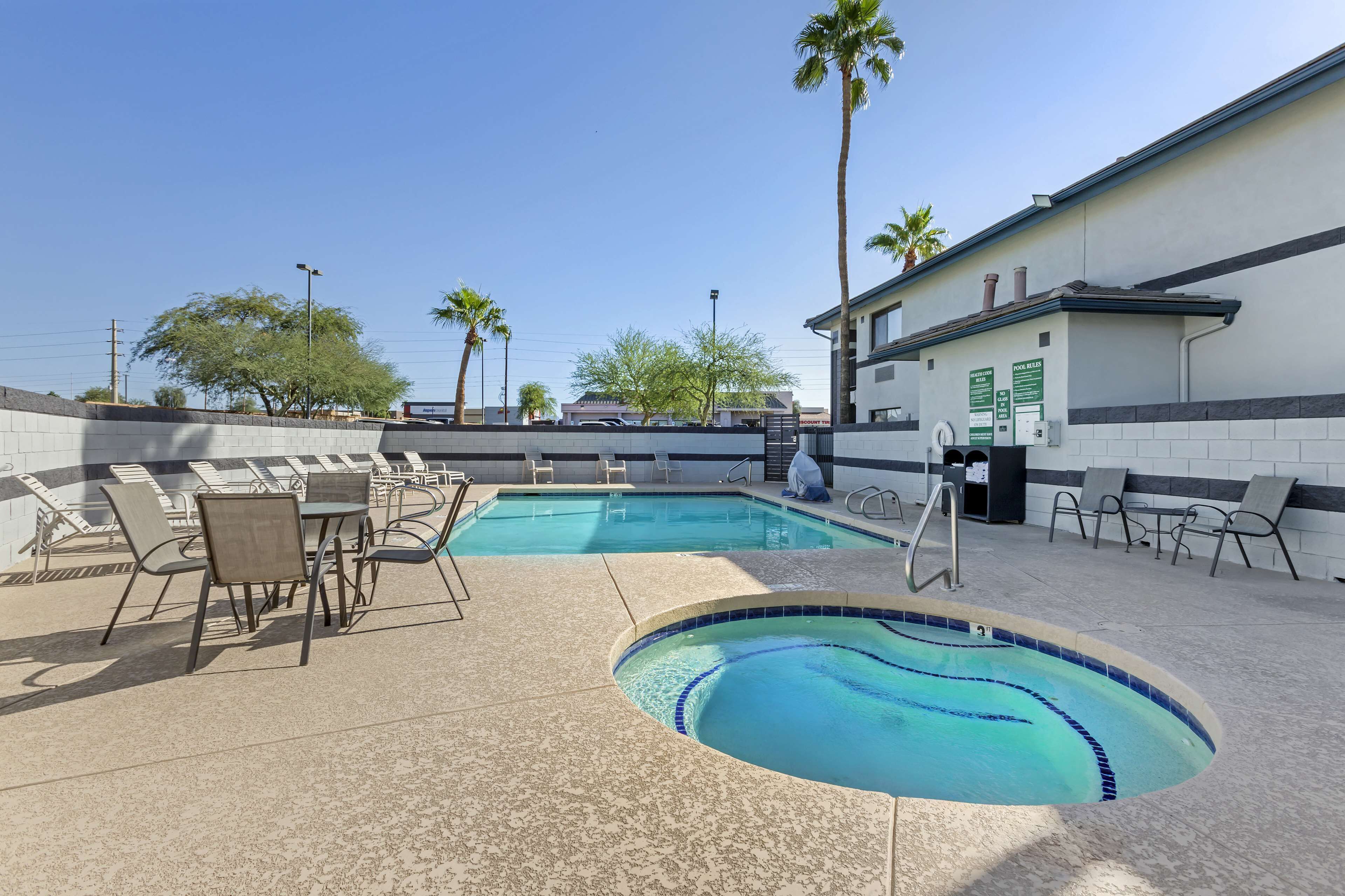 Outdoor pool, open 9:00 AM to 9:00 PM, sun loungers