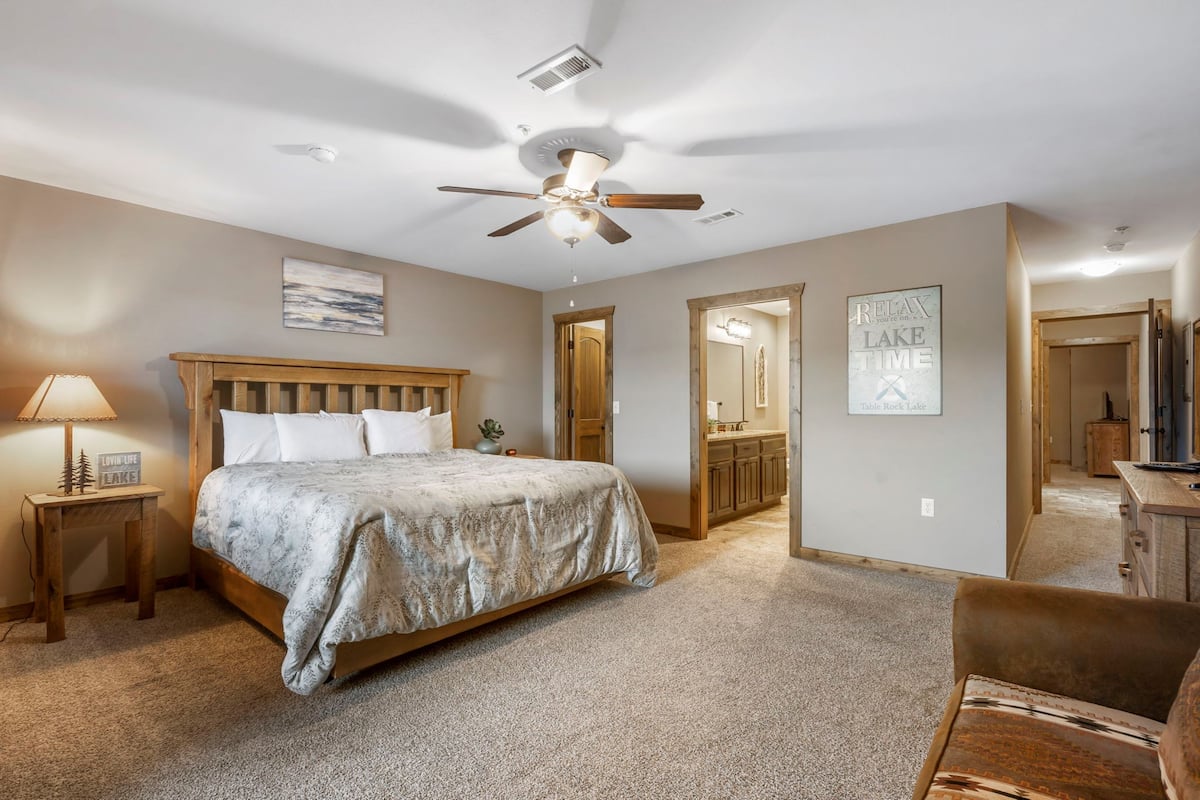 3-BD Condo - Terrace Level - 1102 | 遮光窗簾/窗簾、熨斗/熨衫板、免費 Wi-Fi、獨特設計