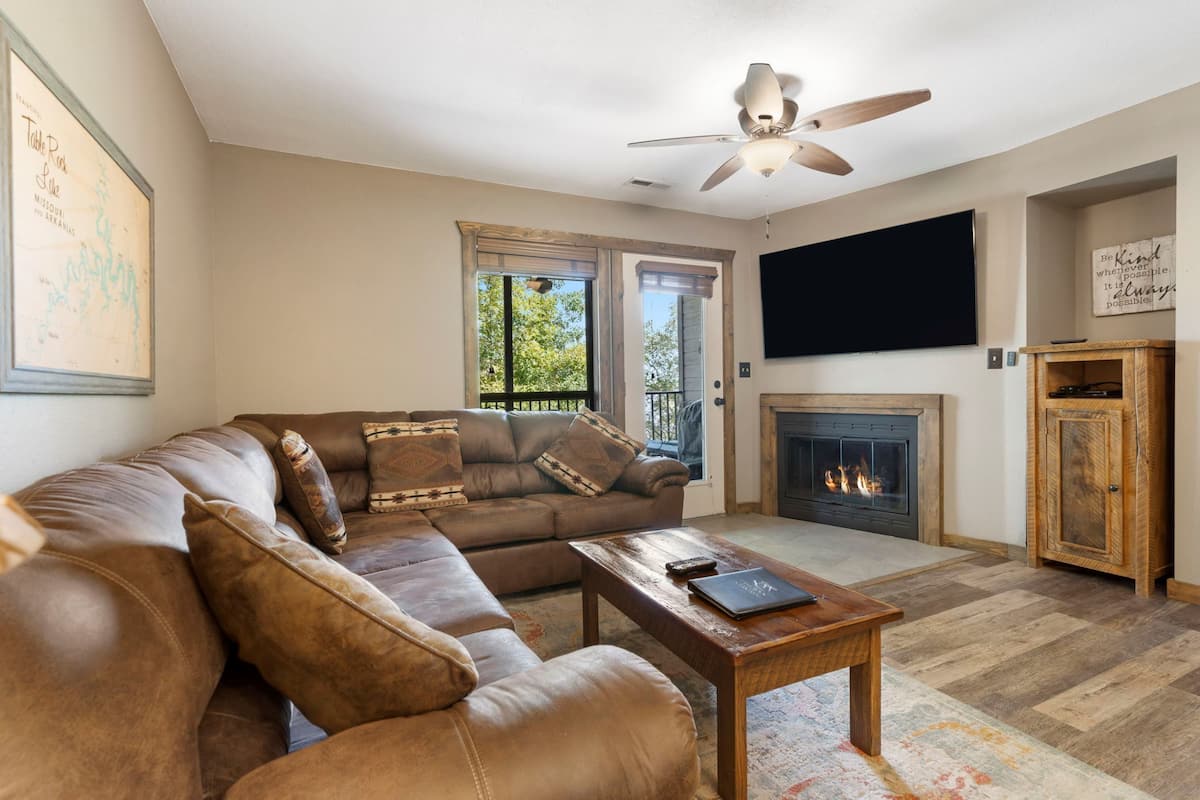 2-BD Waterfront Condo - Walk-In Level - 508 | Living area | 30-inch Smart TV with cable channels, TV