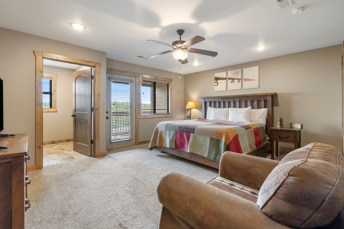 3-BD Lake View Condo W/ Loft - 1114 | 1 bedroom, individually decorated, blackout drapes, iron/ironing board
