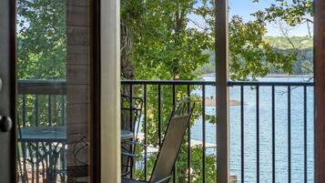 2-BD Waterfront Condo - Terrace Level - 504 | Terrace/patio