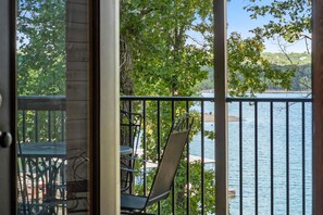 2-BD Waterfront Condo - Terrace Level - 504 | Terrace/patio