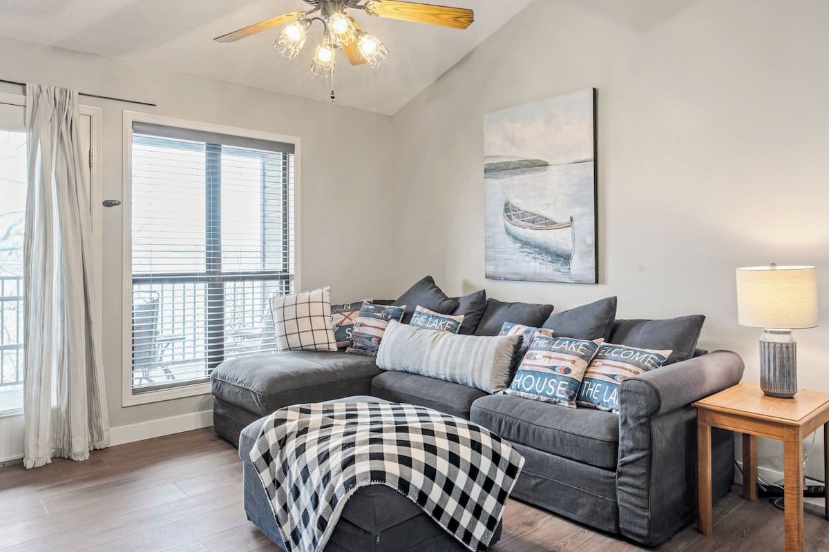 2 Bedroom Waterfront Condo #609 | 遮光窗簾/窗簾、熨斗/熨衫板、免費 Wi-Fi、獨特設計