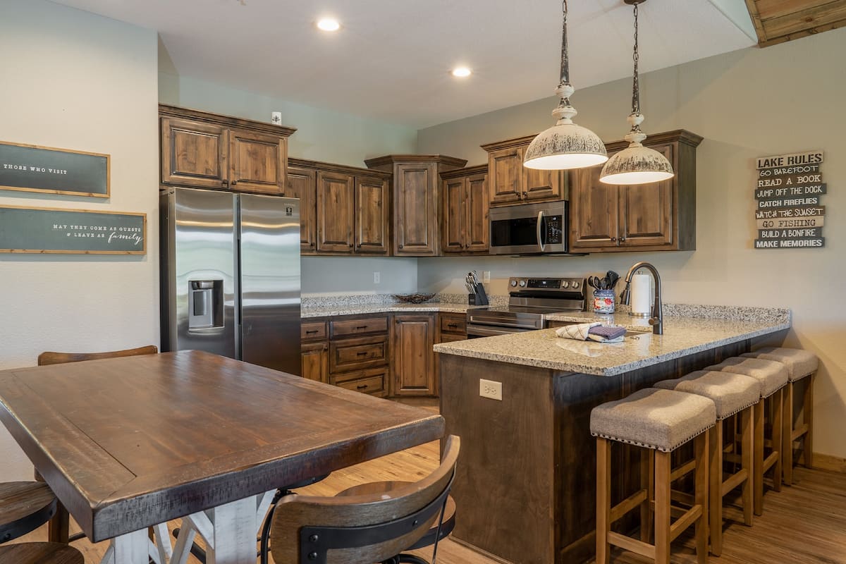 Indian Point - 6-Bedroom Lodge 96 | 1 bedroom, individually decorated, blackout drapes, iron/ironing board