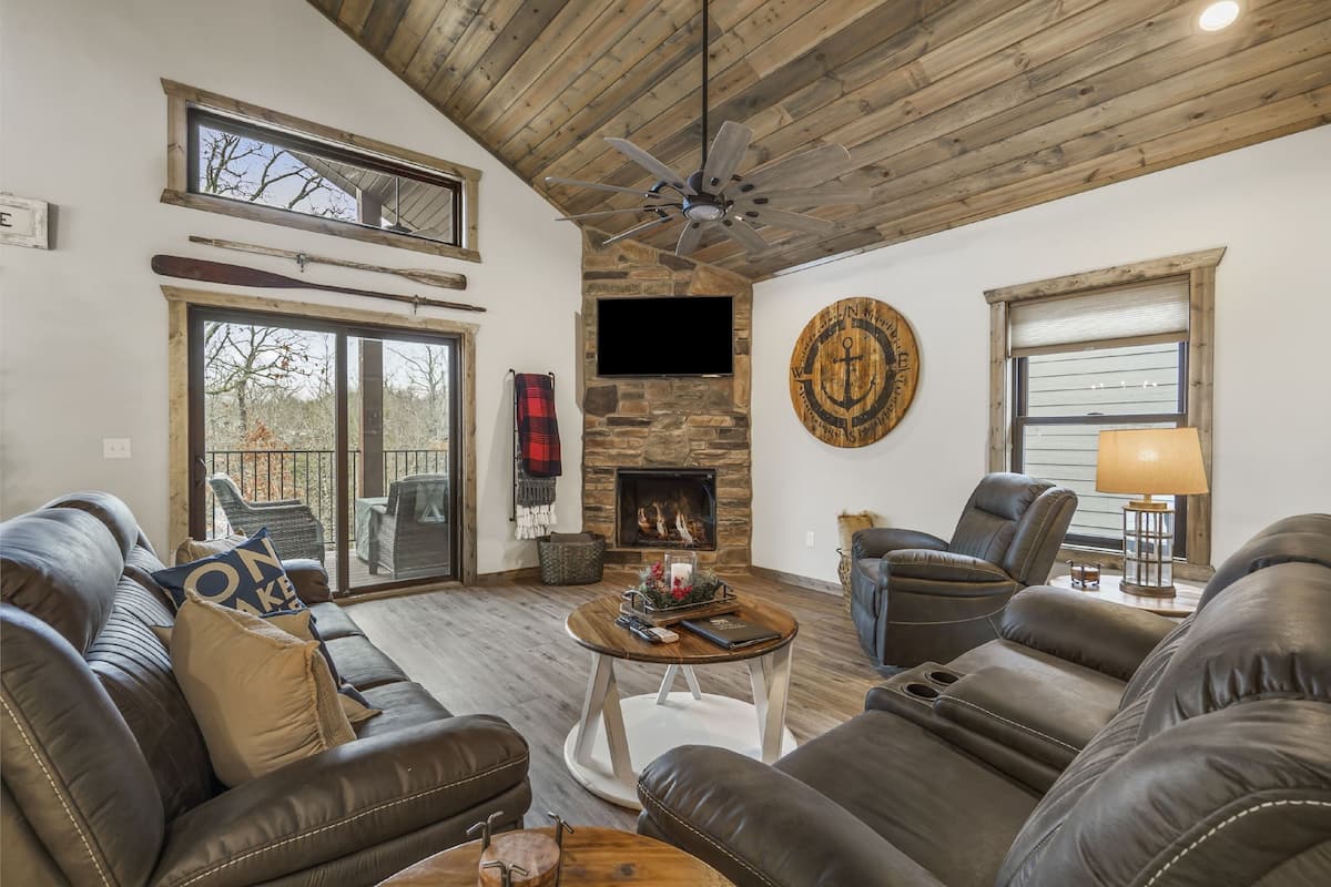 Indian Point - 5-Bedroom Lodge 198 | 1 bedroom, individually decorated, blackout drapes, iron/ironing board