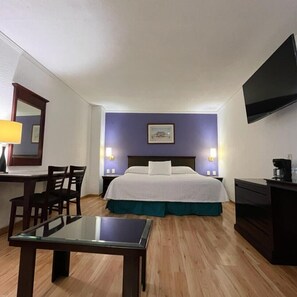 Junior Suite, 1 King Bed | 1 bedroom, desk, free WiFi, bed sheets