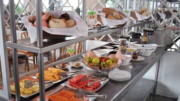 Breakfast, lunch and dinner served