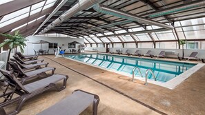 Indoor pool, sun loungers