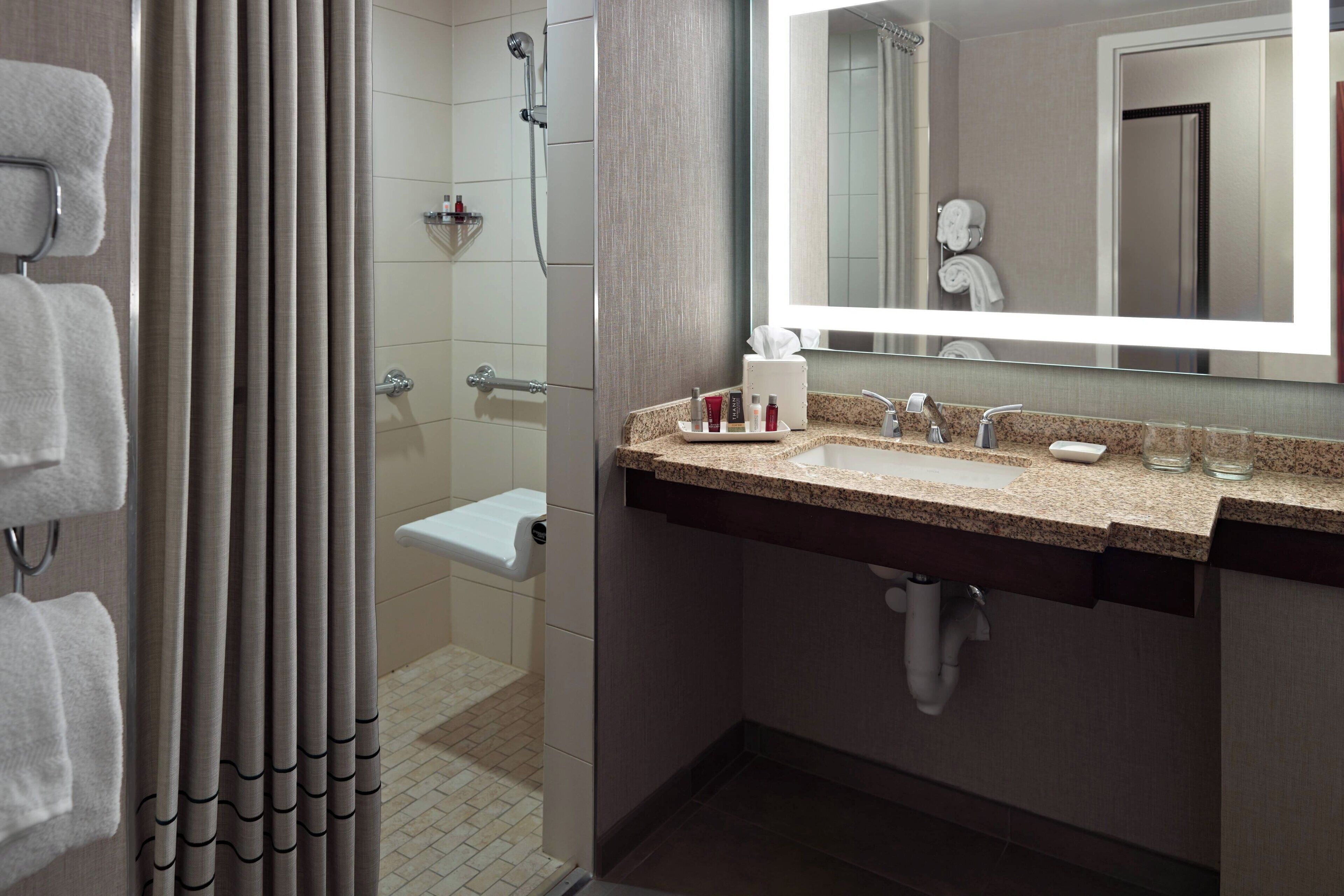 basic single room, 1 king bed, roll-in shower, non smoking (mobility/hearing access, roll-in shwr) | bathroom | shower, free toiletries, hair dryer, towels