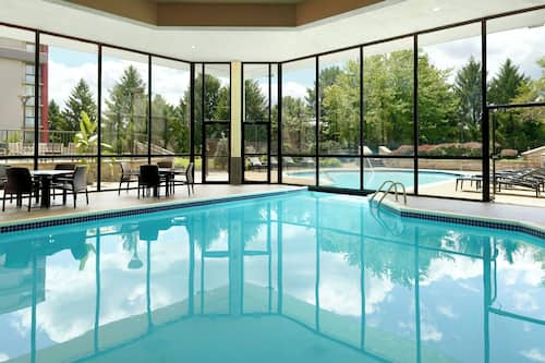 Indoor pool, seasonal outdoor pool, sun loungers