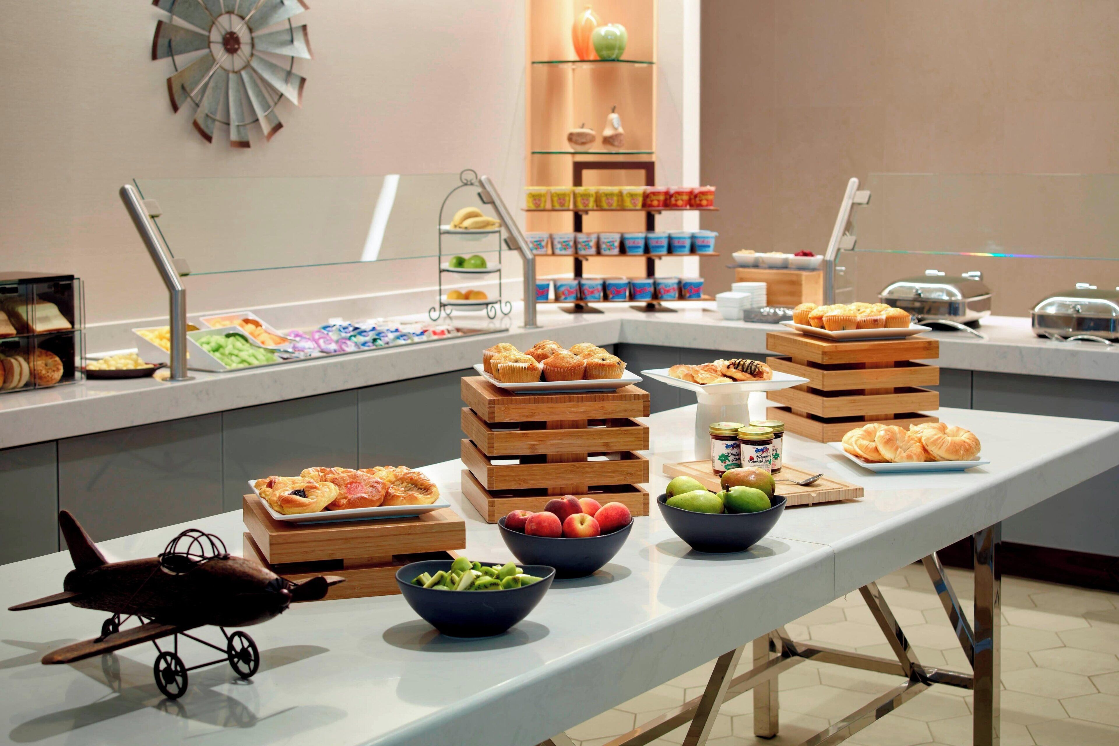 Daily cooked-to-order breakfast (USD 11.00 per person)