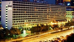 A multi-story hotel with a modern architectural design, featuring a prominent signage on the left side. - Jinglun Hotel Beijing (Beijing)