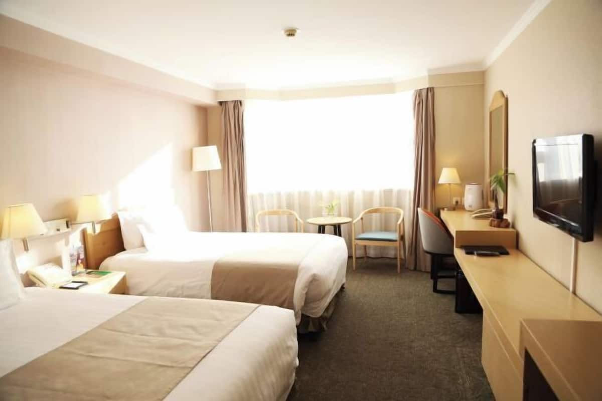 Minibar, in-room safe, desk, soundproofing