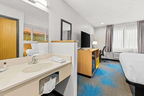 Standard Room, 1 King Bed | Pillowtop beds, desk, blackout drapes, free WiFi