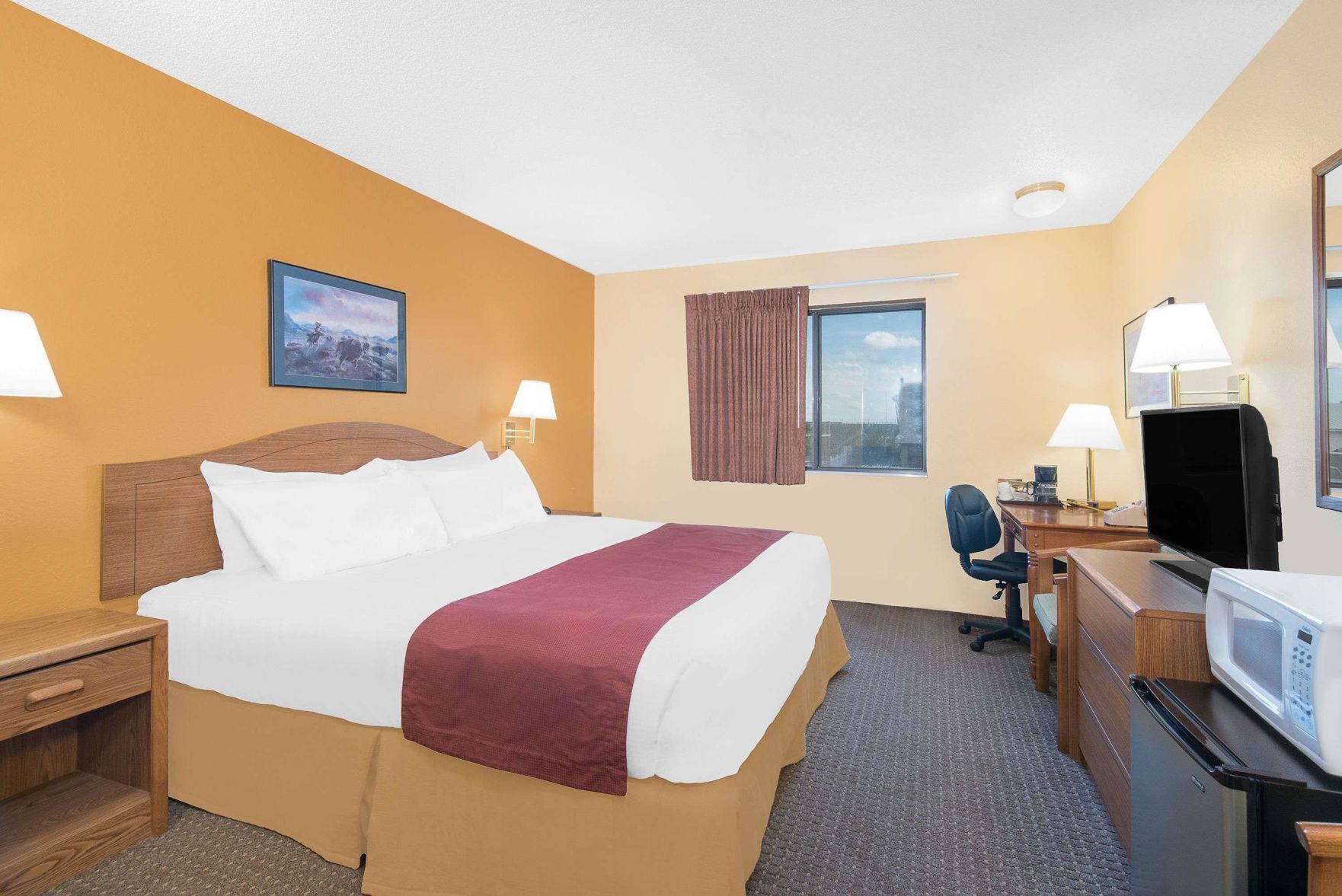 Pillowtop beds, desk, blackout drapes, free WiFi