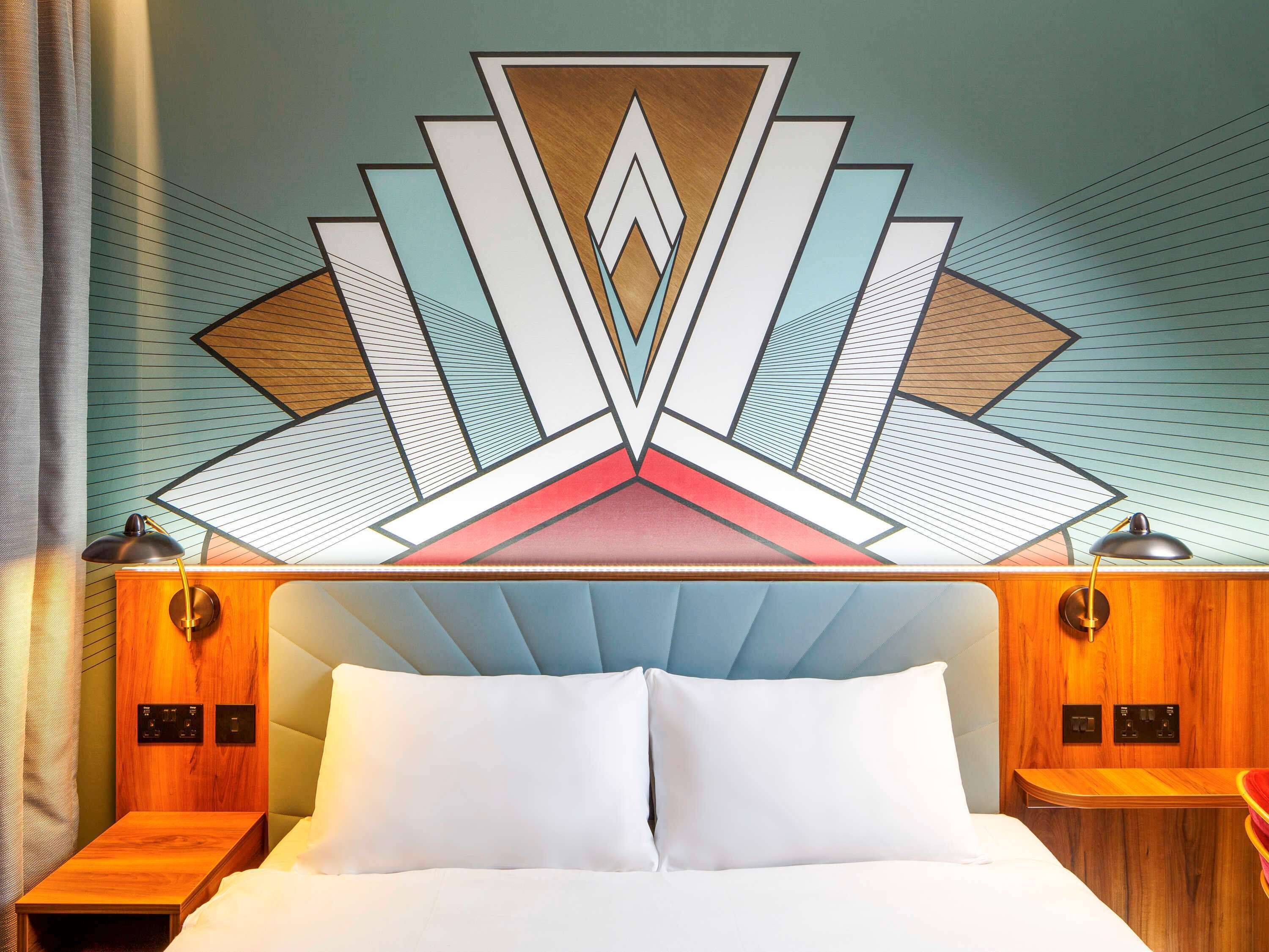 Desk, laptop workspace, iron/ironing board, free WiFi