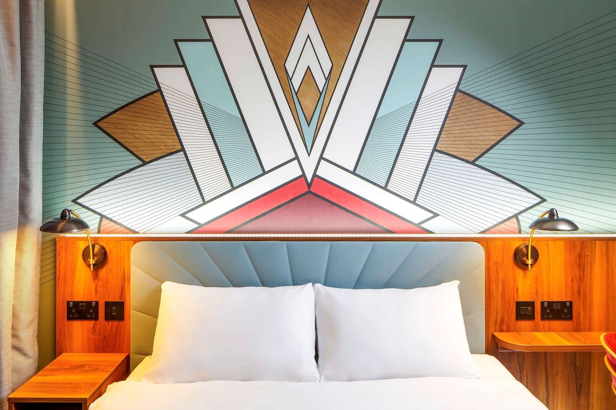 Desk, laptop workspace, iron/ironing board, free WiFi