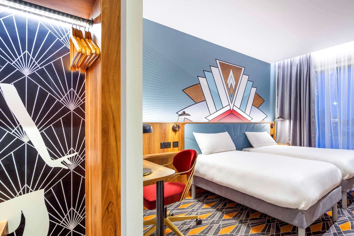 Työpöytä, kannettavalle tietokoneelle sopiva työtila