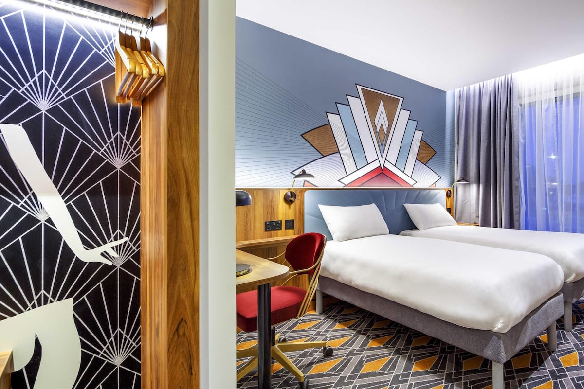 Desk, laptop workspace, iron/ironing board, free WiFi