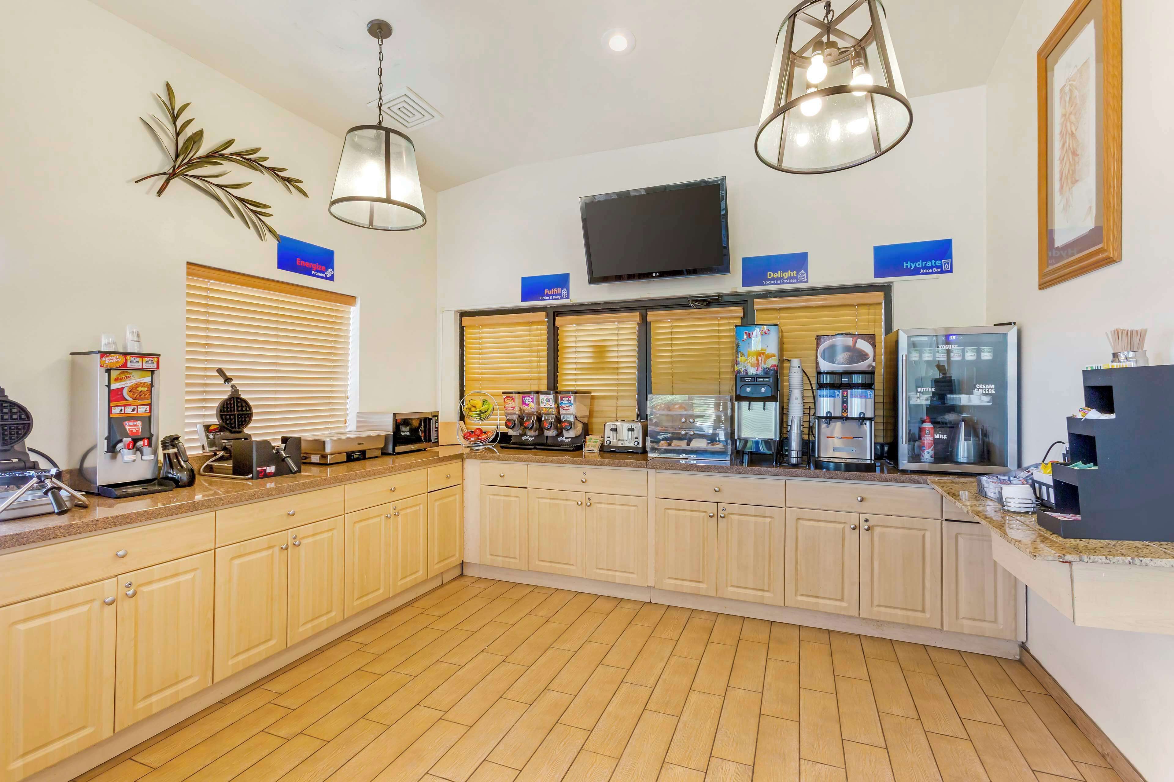 free daily continental breakfast