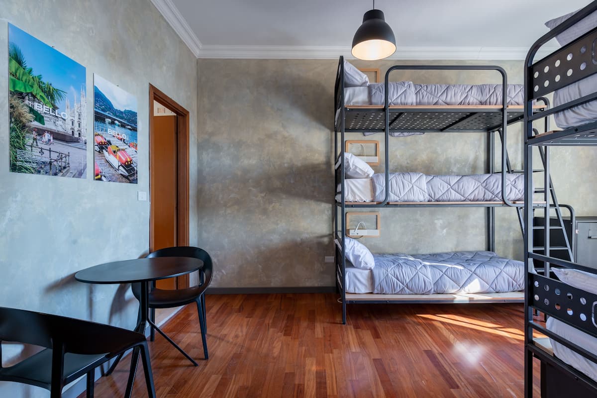 Quartos à prova de som, ferros/tábuas de passar roupa, Wi-Fi de cortesia