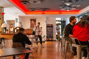 Bar (in der Unterkunft)