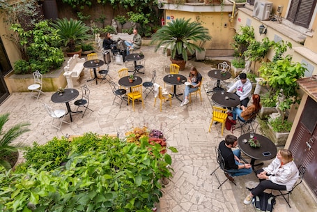 Exterior. Ostello Bello Roma