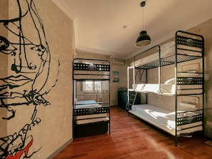 Zimmer, Mehrere Betten (Private Room for 5 People) | Schallisolierte Zimmer, Bügeleisen/Bügelbrett, kostenloses WLAN