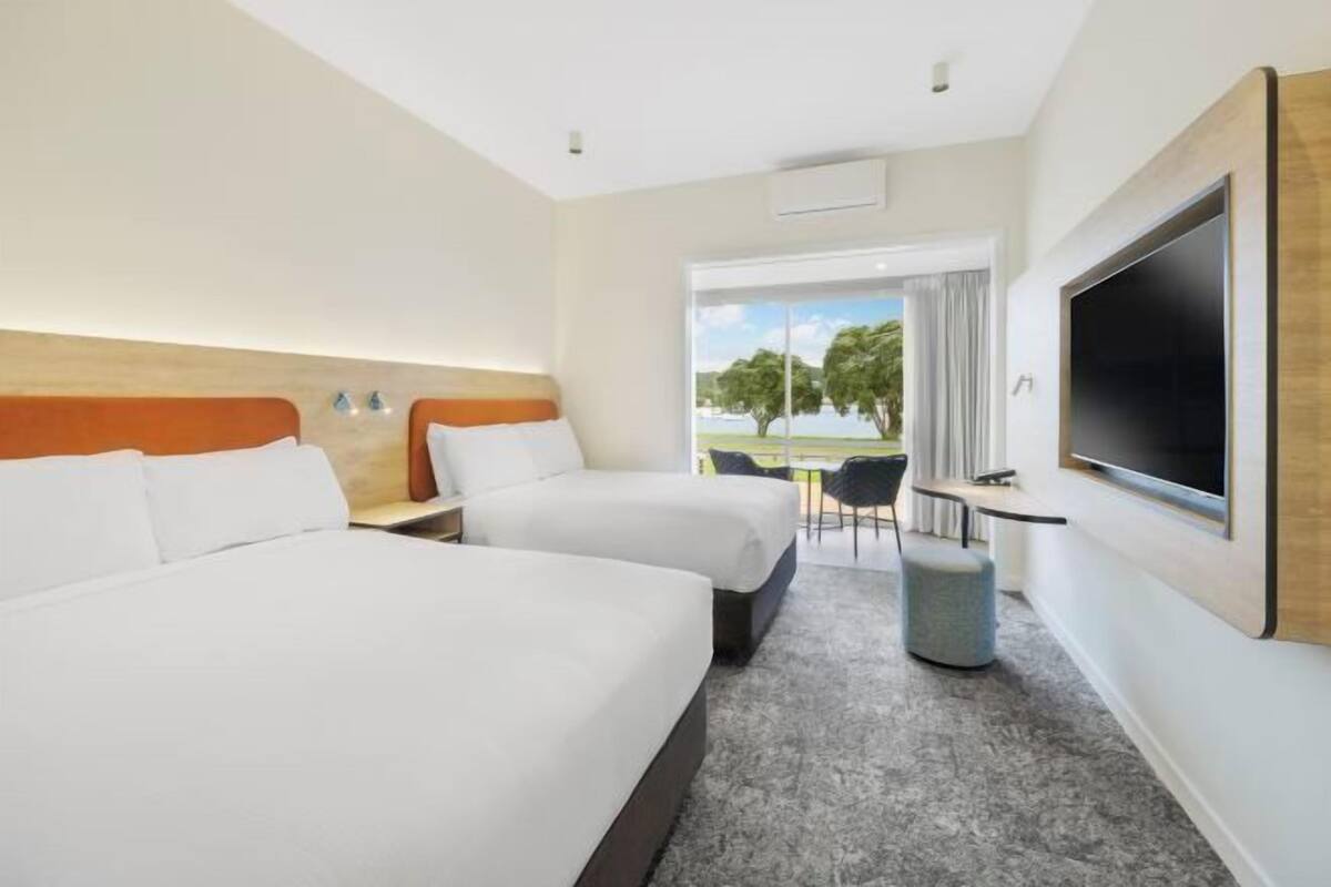 In-room safe, desk, iron/ironing board, WiFi