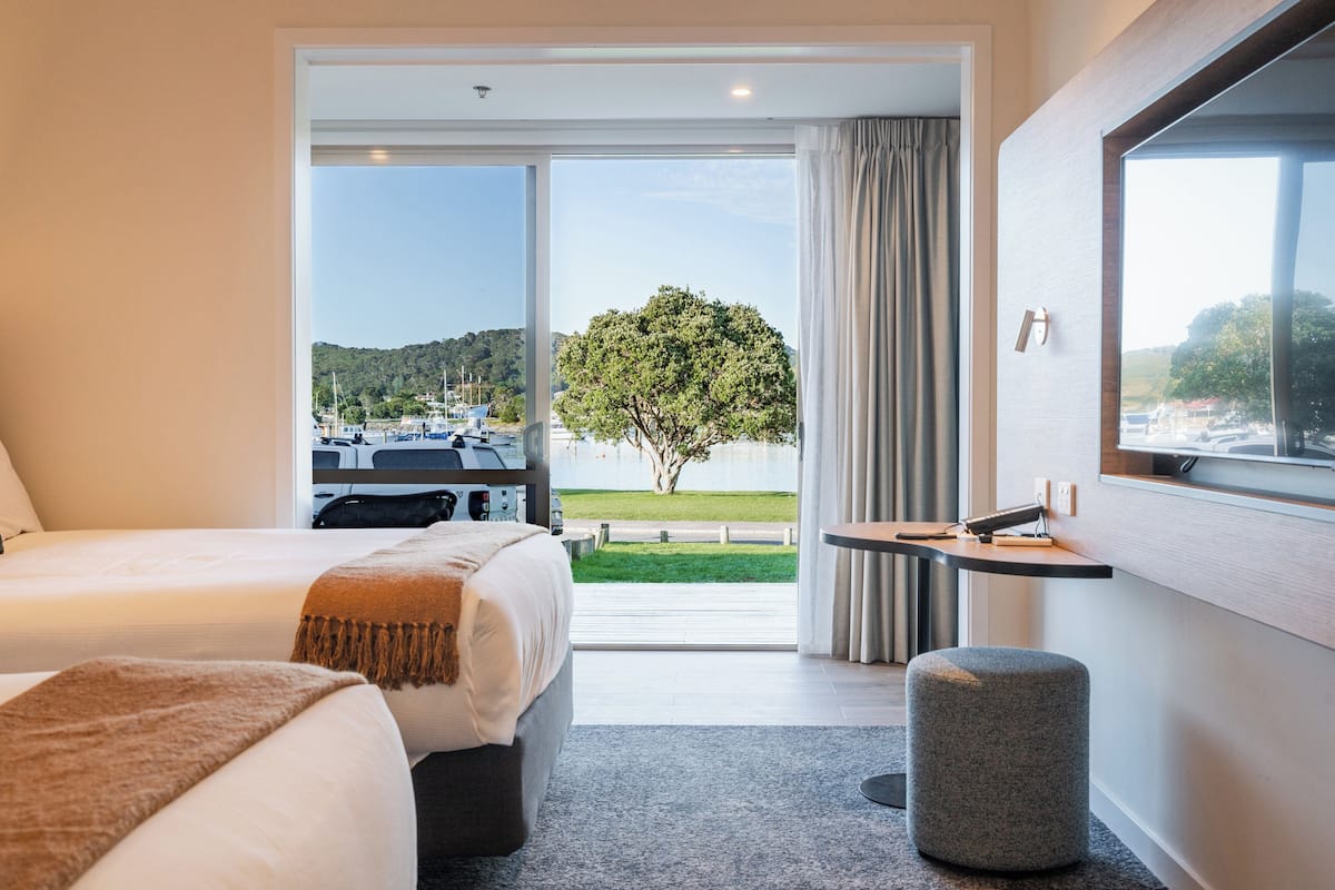 Superior Harbourview 2 Doubles | 1 bedroom, in-room safe, desk, iron/ironing board