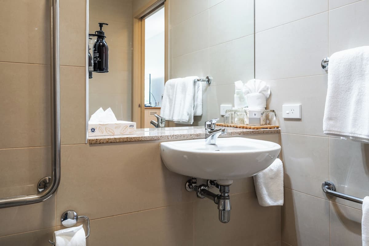 Accessible Room | 1 bedroom, in-room safe, desk, iron/ironing board