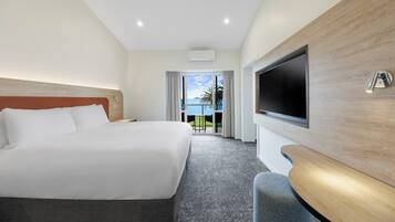 Coffres-forts dans les chambres, bureau, fer et planche Ă repasser