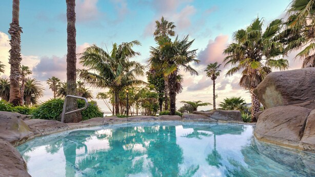 A clear pool surrounded by palm trees and rocks. - Copthorne Hotel and Resort Bay of Islands (Waitangi)