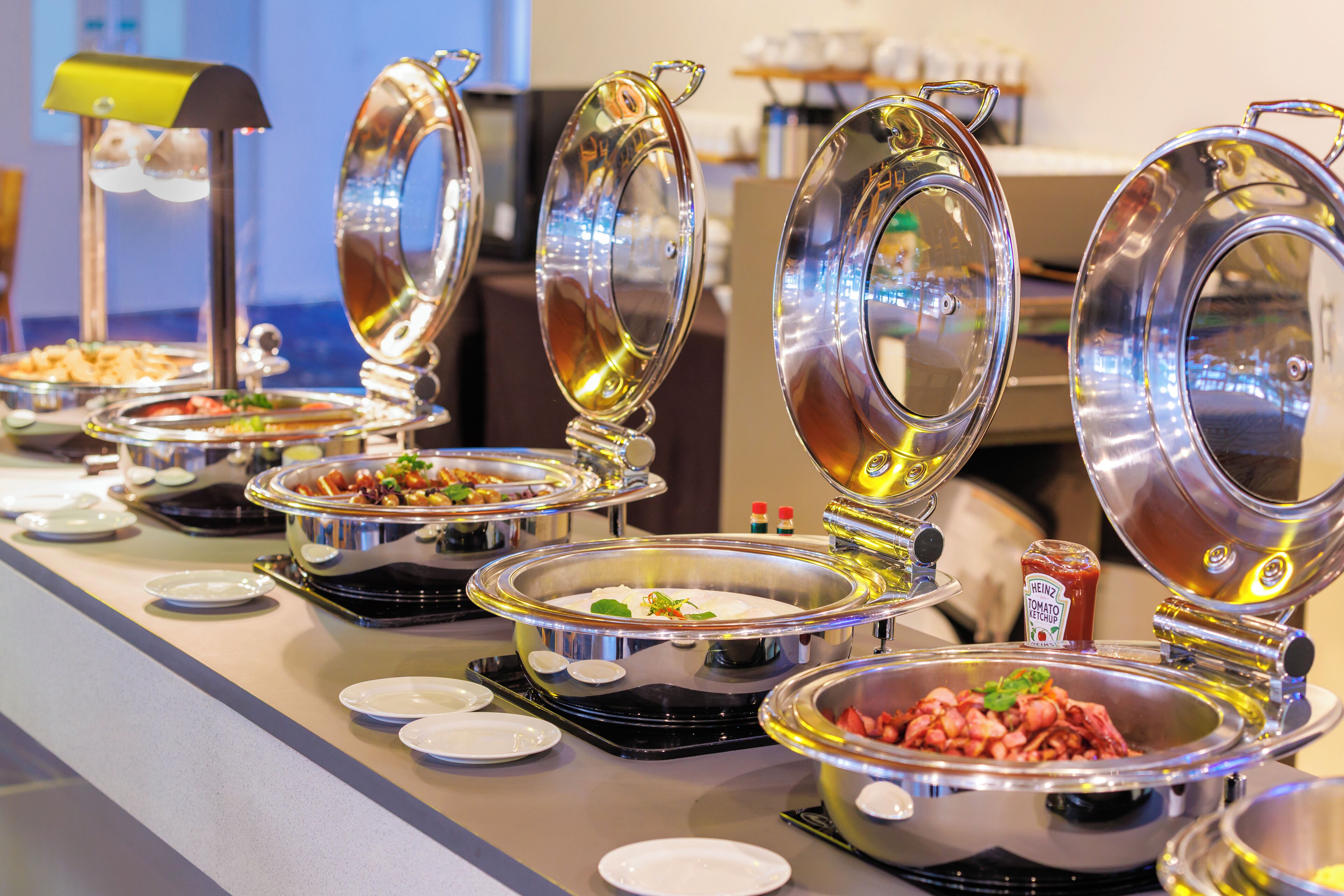 Daily buffet breakfast (NZD 35.00 per person)