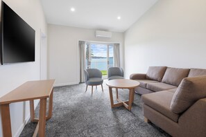 Suite with Seaview 1 King