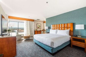 Hypo-allergenic bedding, in-room safe, desk, iron/ironing board - DoubleTree by Hilton Carson (Carson)