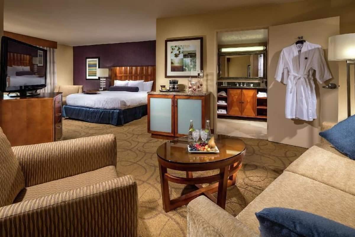 Hypo-allergenic bedding, in-room safe, desk, iron/ironing board