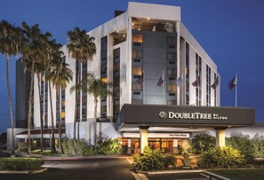Exterior - DoubleTree by Hilton Carson (Carson)