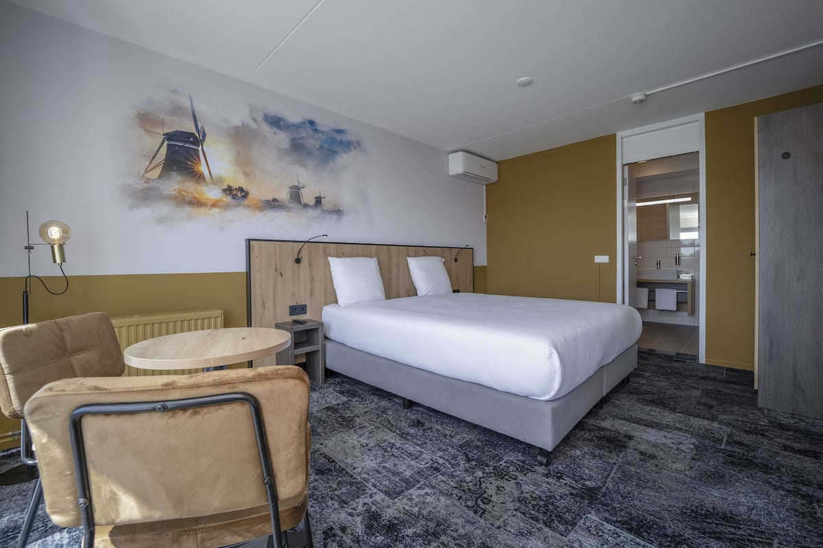 Suite | In-room safe, soundproofing, cribs/infant beds, free WiFi