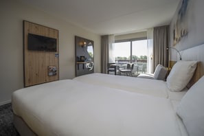 Luxury Double Room, Balcony | In-room safe, soundproofing, cots/infant beds, free WiFi